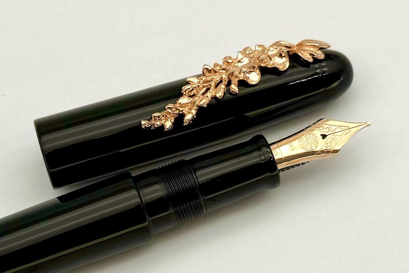 NakayaPortableWriterKuroRoiroBlackFPPinkgoldWisteriaStopper_F